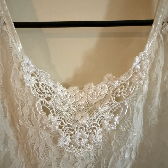 Women’s Elegant Lace Top with Floral Detail - Picture 1 of 4